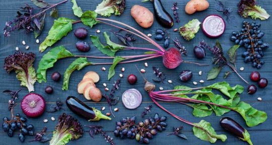 Use these tips to eat cheap—and healthy—on the road