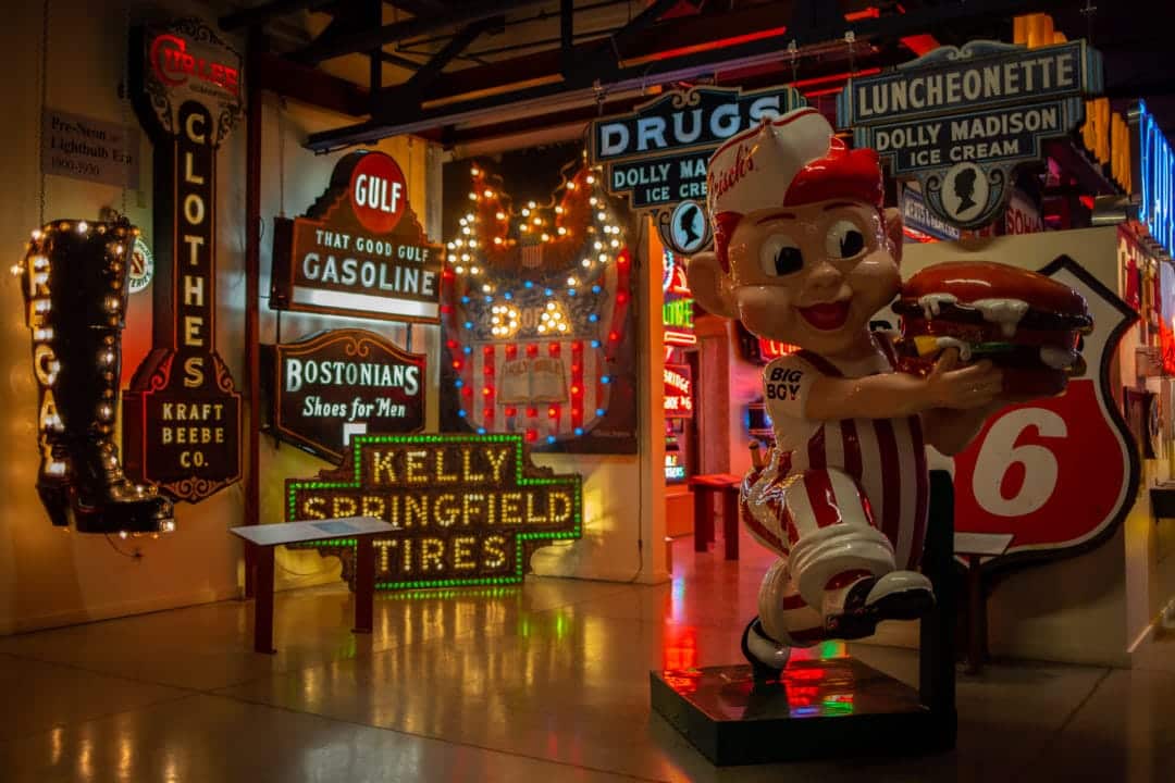 A Big Boy statue with a backdrop of neon signs