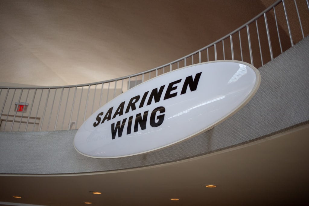 saarinen wing sign