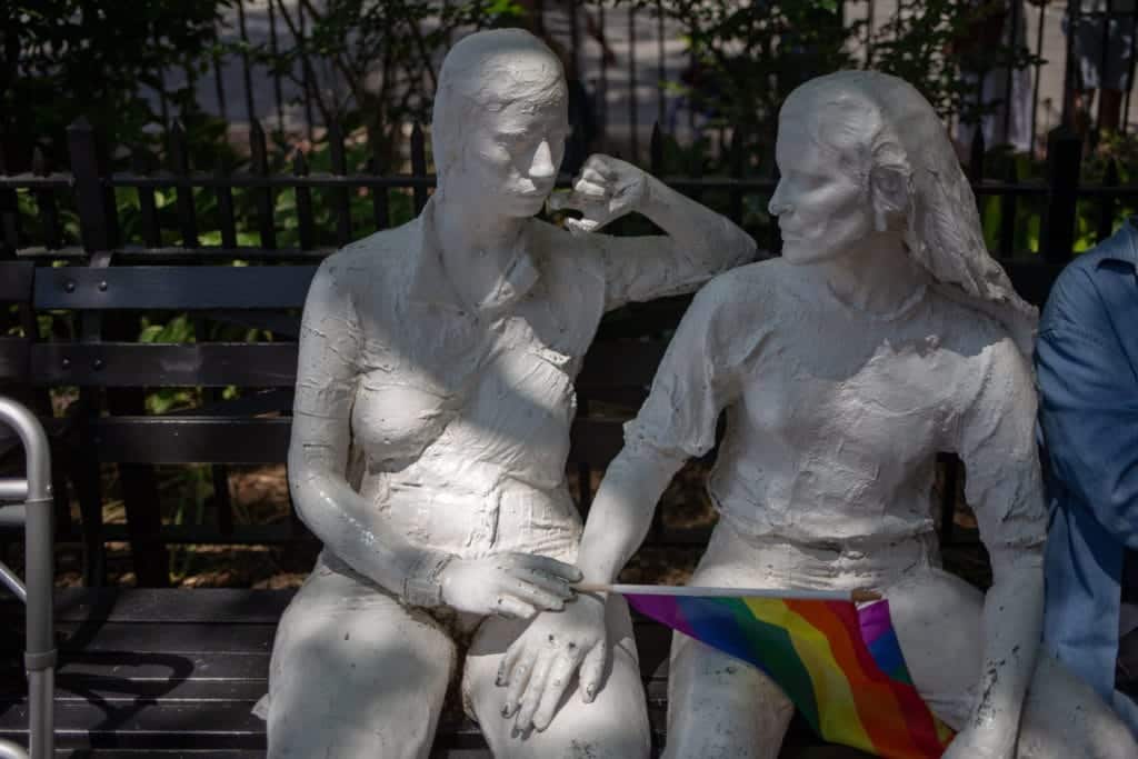 statues