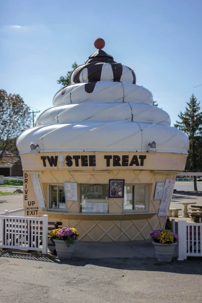 ice cream shaped ice cream stand