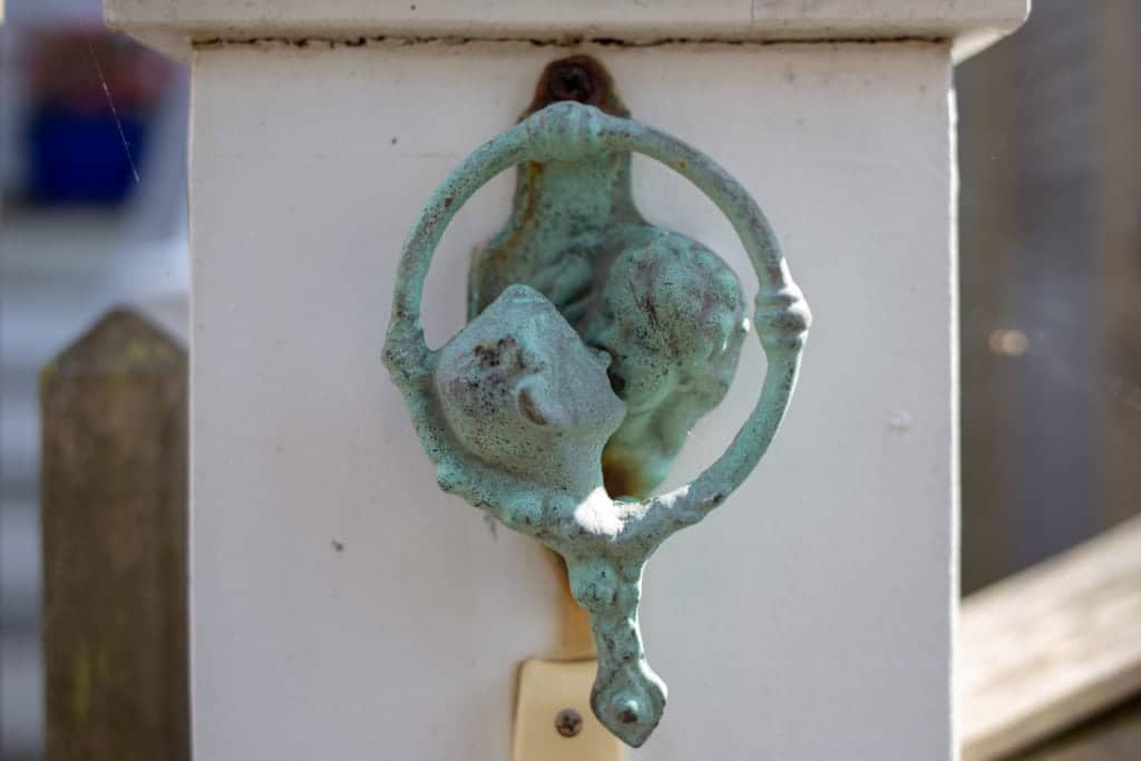 door knocker