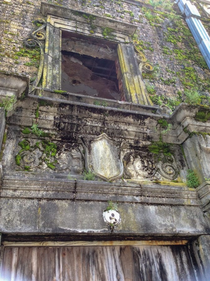 A detail of the facade.