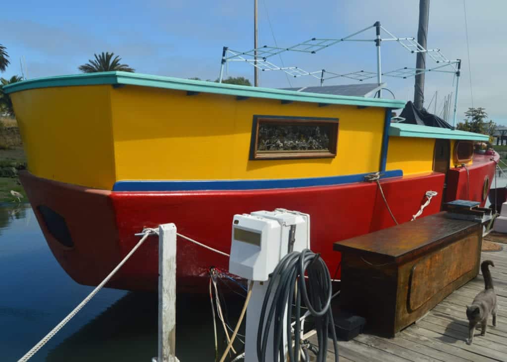 The homes are made using materials salvaged from cars, packing crates, railroad car bottoms, and motor homes.