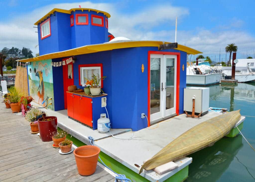Artists, writers, musicians, beatniks, and hippies flocked here in search of an alternative lifestyle
