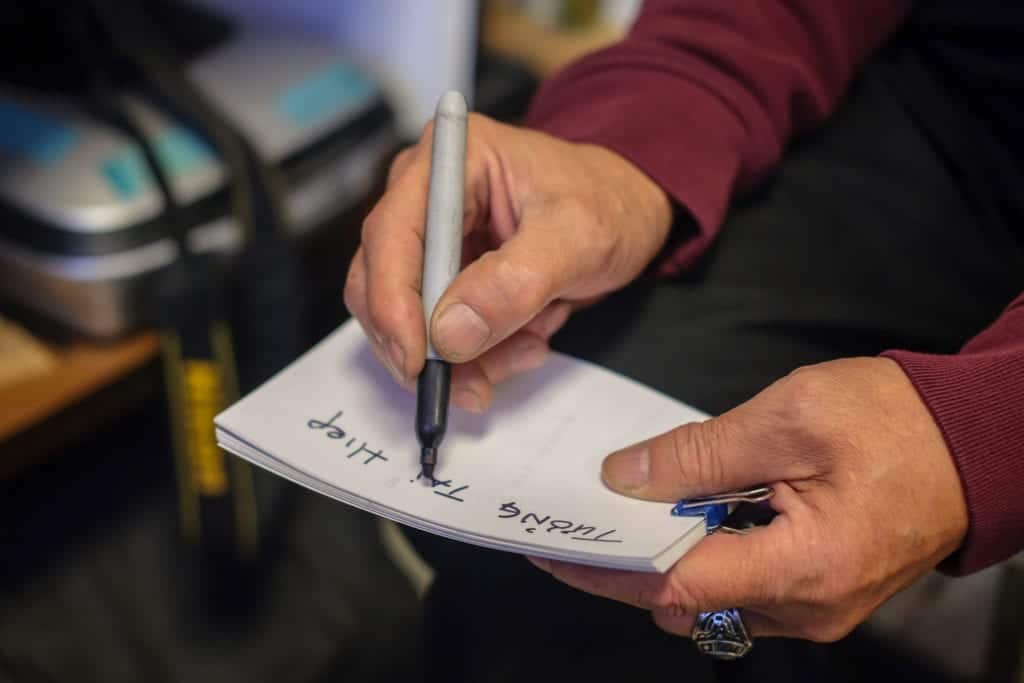 Tom writes his full Vietnamese name: Tuong Tai Hiep.