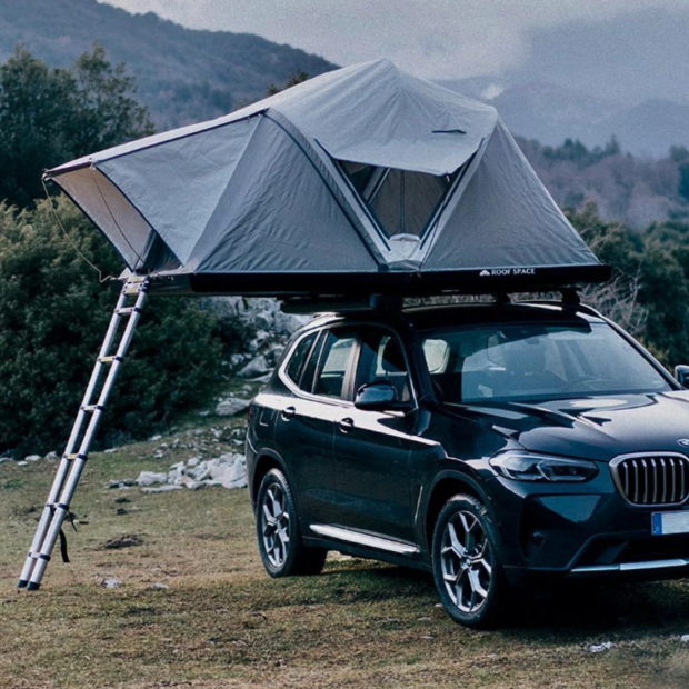 This 60-second rooftop-tent setup is a lifesaver on road trip overnights